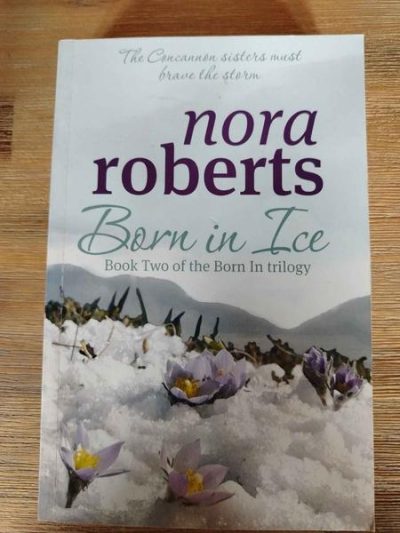 Born in Ice – Nora Roberts : BOOK : VG