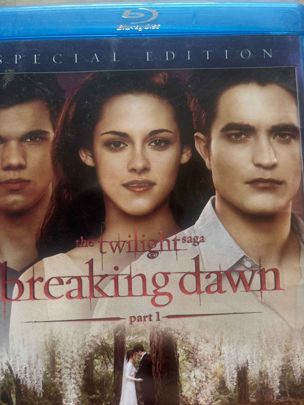 Twilight Breaking Dawn Part 1 (Preowned Blu-ray)